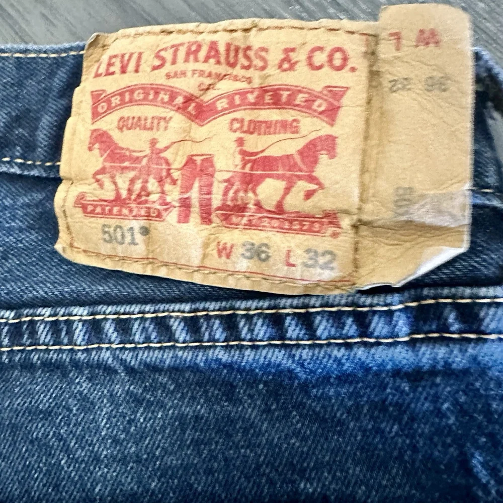 Levi's 501 Men Jeans 36W 32L Button Fly Blue Denim Made In Egypt Measure 36W 30L